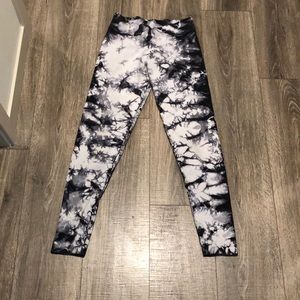 NUX tie dye leggings- black & white